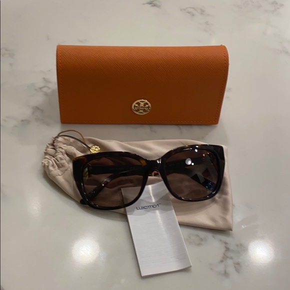 Tory Burch Tortoise Brown Rectangular Sunglasses - Picture 4 of 4